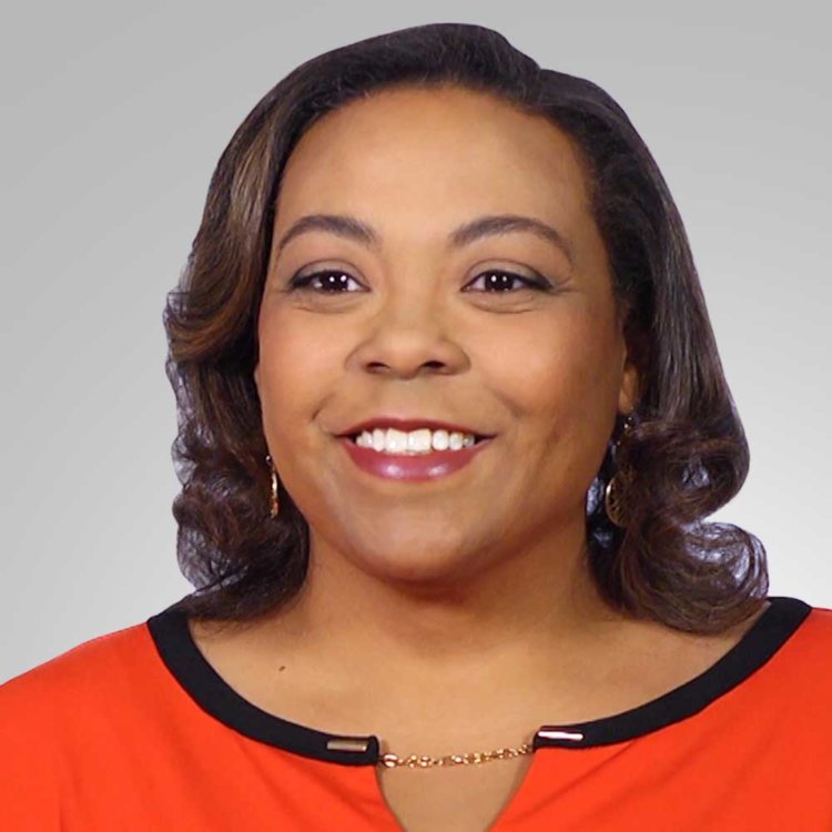 MichelleGraves1000x1000_Headshots Career Girls